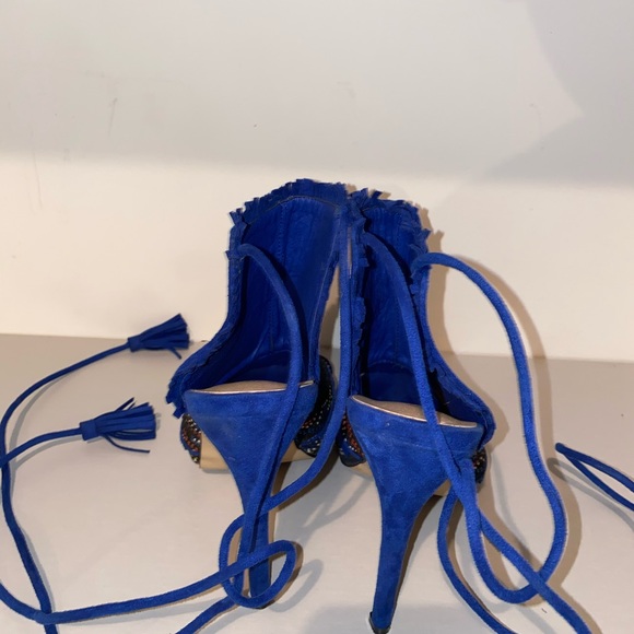 Beautiful Heel w/ unique design - Picture 3 of 4